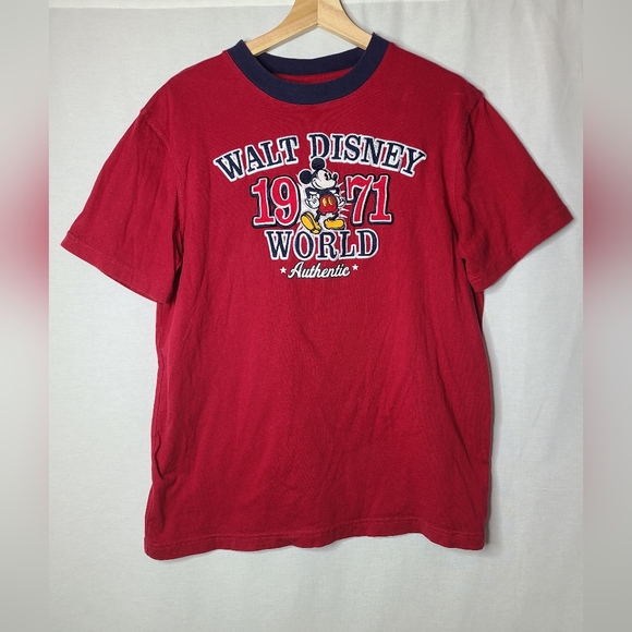 Walt Disney world embroidered t shirt- Unisex- Size medium- Disney parks - Picture 1 of 4